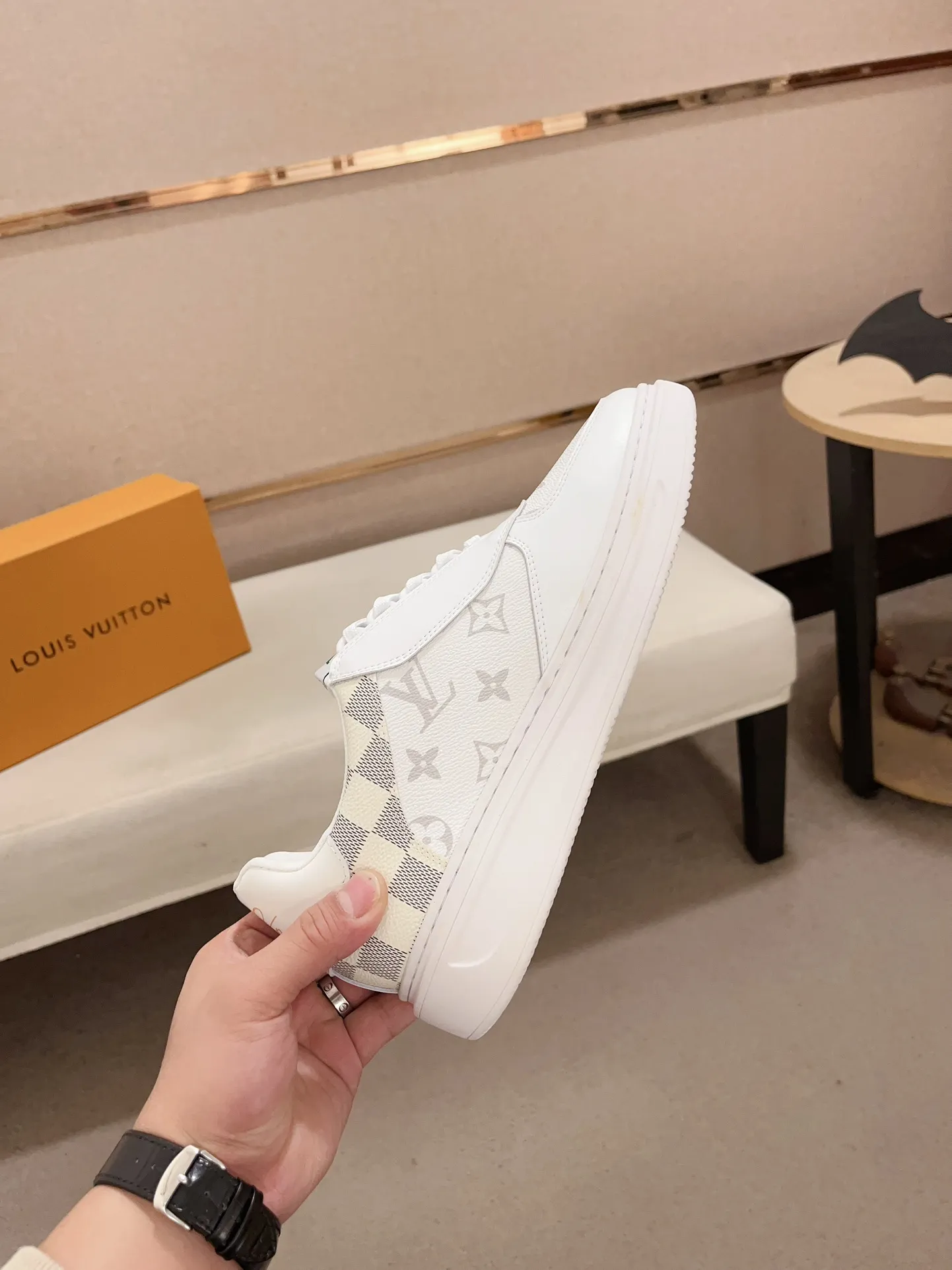 Men's shoes💰 400💰Louis Vuitton (Louis Vuitton/LV top 🔍🔍new model is on sale at the same time at the counter, upper 🇮🇹 imported first-layer cowhide from Italy, fully imported sheepskin lining 💪💪, completely 1⃣️ to 1⃣️ replica 🇮🇹💪💪 , ⚠Sole: Original sole provided by the original factory, exclusive movable molded sole, super comfortable, ⚠Original factory goods, 🔍🔍high quality, can be entered and exited the counter at will, welcome to compare⚠Code number: 38-44 (45 can be customized).